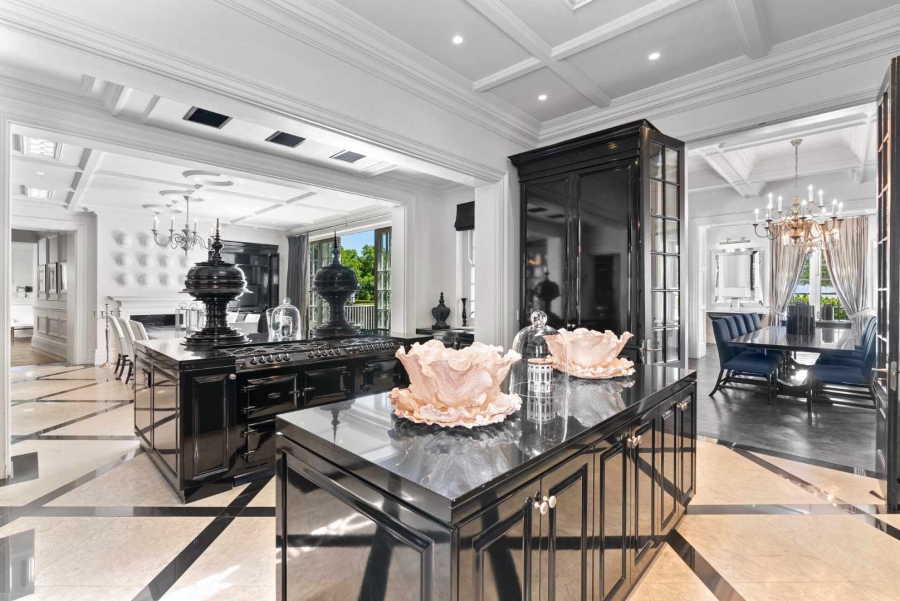 7 Bedroom Property for Sale in Fresnaye Western Cape